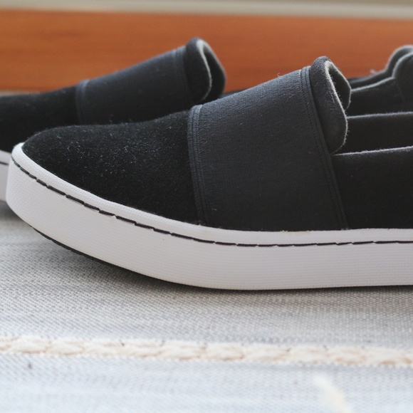 Women's Clarks Slip On Sneakers - Picture 3 of 10
